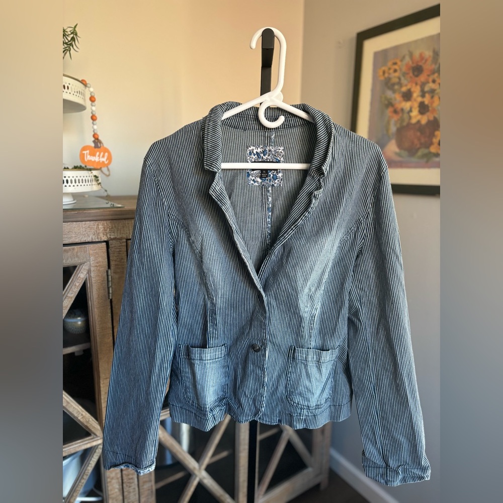VALERIE BERTINELLI DENIM VINTAGE PIN STRIPED BLAZER JACKET WITH FLORAL CUFF
